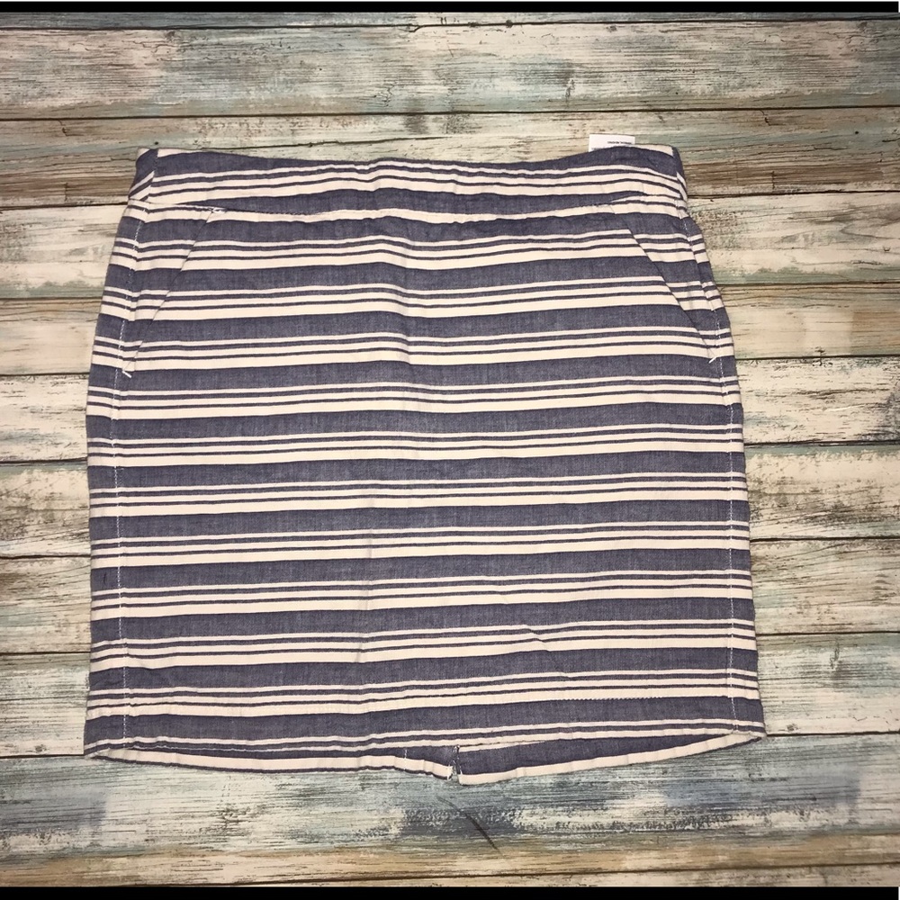 Tommy Hilfiger Mini Skirt Sz 4 Pre-Loved!